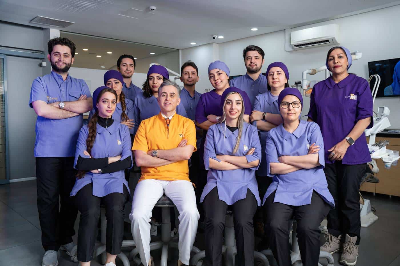تیم مجرب دکتر سعید قریشی برای ارائه خدمات ارتودنسی