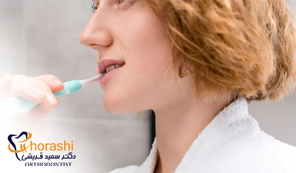 مسواک زدن برای پیشگیری از عفونت کردن دندان ها در دوران بارداری