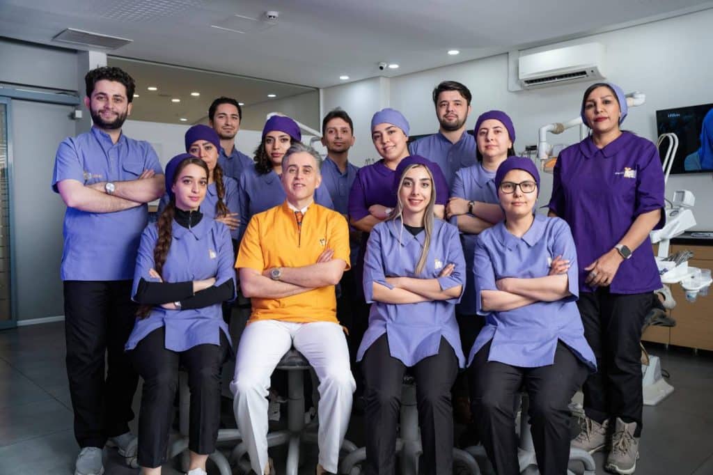 تیم مجرب دکتر سعید قریشی برای ارائه خدمات ارتودنسی