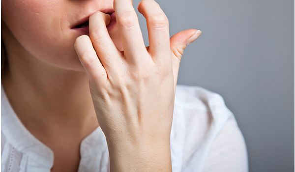 جویدن ناخن در بزرگسالان نشانه چیست جویدن ناخن در بزرگسالان نشانه چیست؟